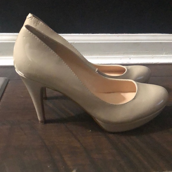 Tan Patent Heels. Size 8. - Picture 6 of 7